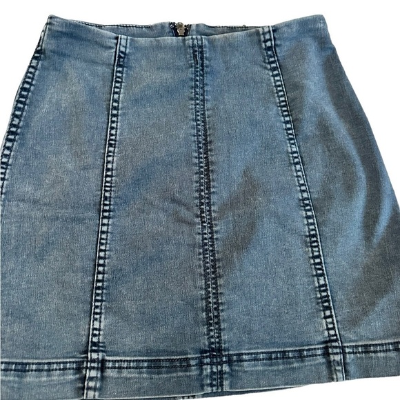 Free People Jean Mini Skirt Sz 4 - Picture 8 of 17